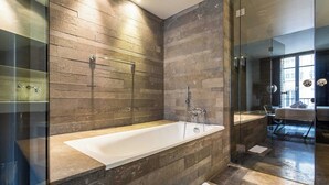Apartment | Bathroom - Charming Apartment - 1br/4p - Passy (Paris)