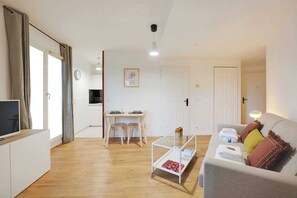 Apartment | Living area - Bright, Modern Studio for 2P - La Defense (Courbevoie)