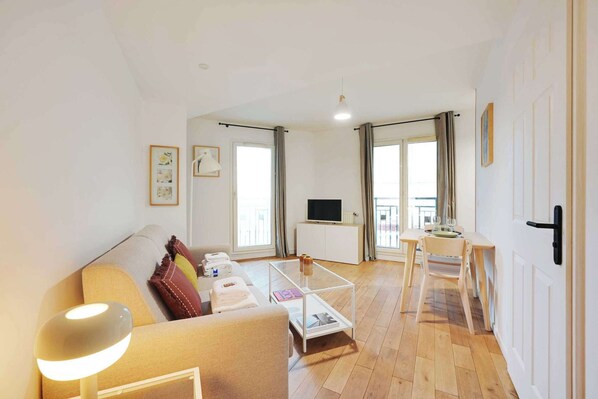 Apartment | Living area - Bright, Modern Studio for 2P - La Defense (Courbevoie)