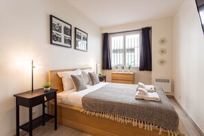 1 bedroom, laptop workspace, iron/ironing board, bed sheets - Magnificent Studio - 2P - Moulin Rouge (Paris)