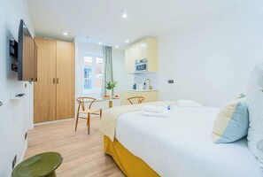 Departamento | 1 habitación, tabla de planchar con plancha y ropa de cama 