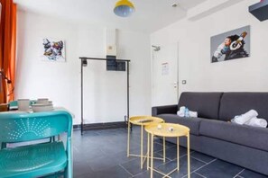 Apartment | Living area - Beautiful Studio 1 - Edouard Vaillant (Pantin)