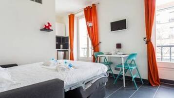 Apartment | Iron/ironing board, bed sheets