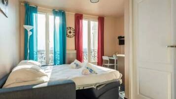 Apartemen | 1 kamar tidur, setrika/meja setrika, dan seprai linen