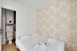 Appartement | 1 chambre, fer et planche Ă repasser, literie fournie