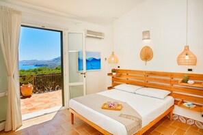 7 bedrooms, WiFi, bed sheets