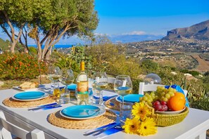 Outdoor dining - Villa Rosa dei Venti, Scopello (CASTELLAMMARE DEL GOLFO)