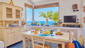 Dining - Villa Ginestra, Scopello (CASTELLAMMARE DEL GOLFO)