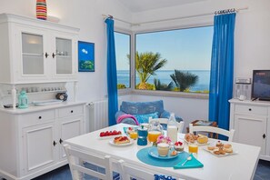 Dining - Villa Gaia, Scopello (CASTELLAMMARE DEL GOLFO)