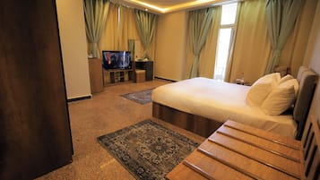Deluxe Suite | 1 bedroom, minibar, in-room safe, desk
