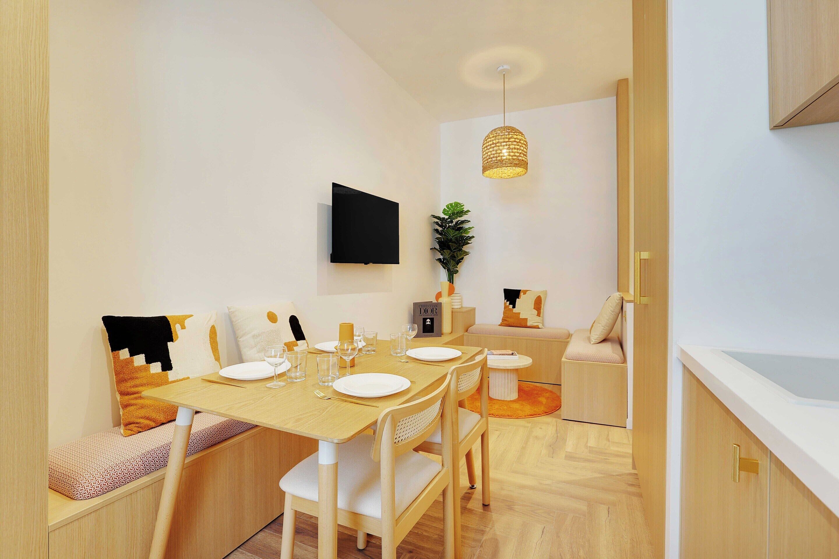 Apartment | Dining