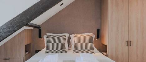 Apartment | 2 bedrooms, laptop workspace, iron/ironing board, bed sheets