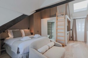 Apartemen | 2 kamar tidur, ruang kerja ramah laptop, dan setrika/meja setrika