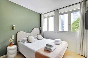 1 bedroom, laptop workspace, iron/ironing board, bed sheets - Cosy and Modern Studio - 2P - Meudon (Meudon)