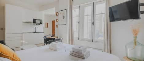 Apartemen | 1 kamar tidur, setrika/meja setrika, dan seprai linen