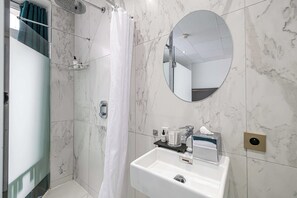 Apartment | Bathroom