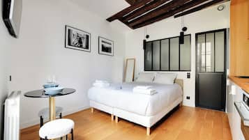 1 chambre, fer et planche à repasser, draps fournis