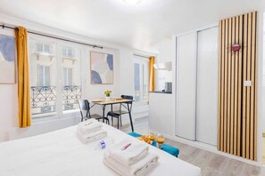 Apartamento | 1 quarto, espaço de trabalho para notebook