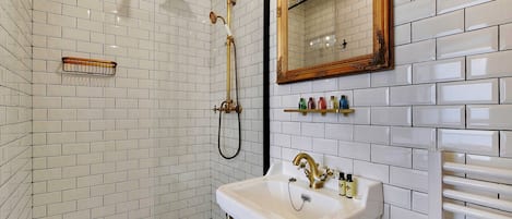 Apartment | Bathroom