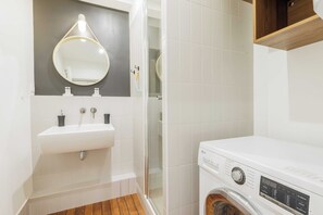 Apartment | Bathroom - Authentic Studio - 2P - Eiffel Tower (Paris)