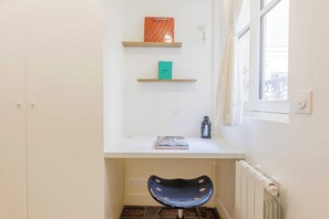 Apartment | Interior - Authentic Studio - 2P - Eiffel Tower (Paris)