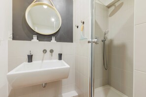 Apartment | Bathroom - Authentic Studio - 2P - Eiffel Tower (Paris)
