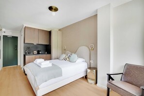 1 habitación y espacio para trabajar con laptop 