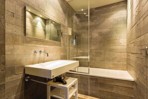 Bathroom - Charming Studio for 2 People - Tour Eiffel (Paris)