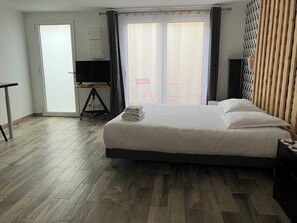 1 bedroom, iron/ironing board, bed sheets - Cosy Studio - 2P - Downtown Orly/airport (Orly)