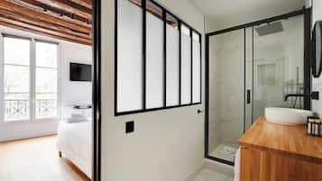 1 habitación y ropa de cama