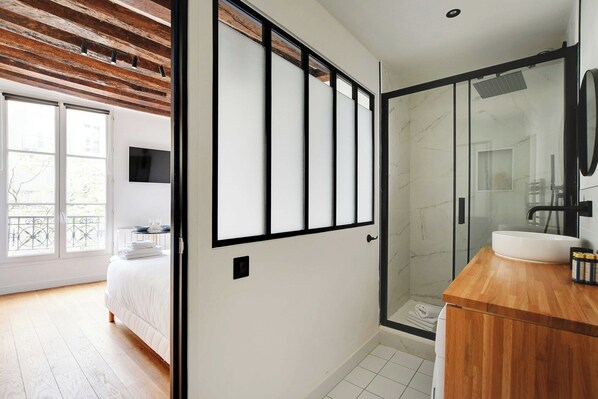 Apartment | 1 bedroom, bed sheets