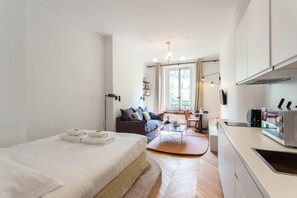 1 habitación y espacio para trabajar con laptop 
