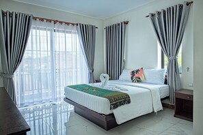 Classic-Doppel- oder -Zweibettzimmer | Schreibtisch, laptopgeeigneter Arbeitsplatz, kostenloses WLAN