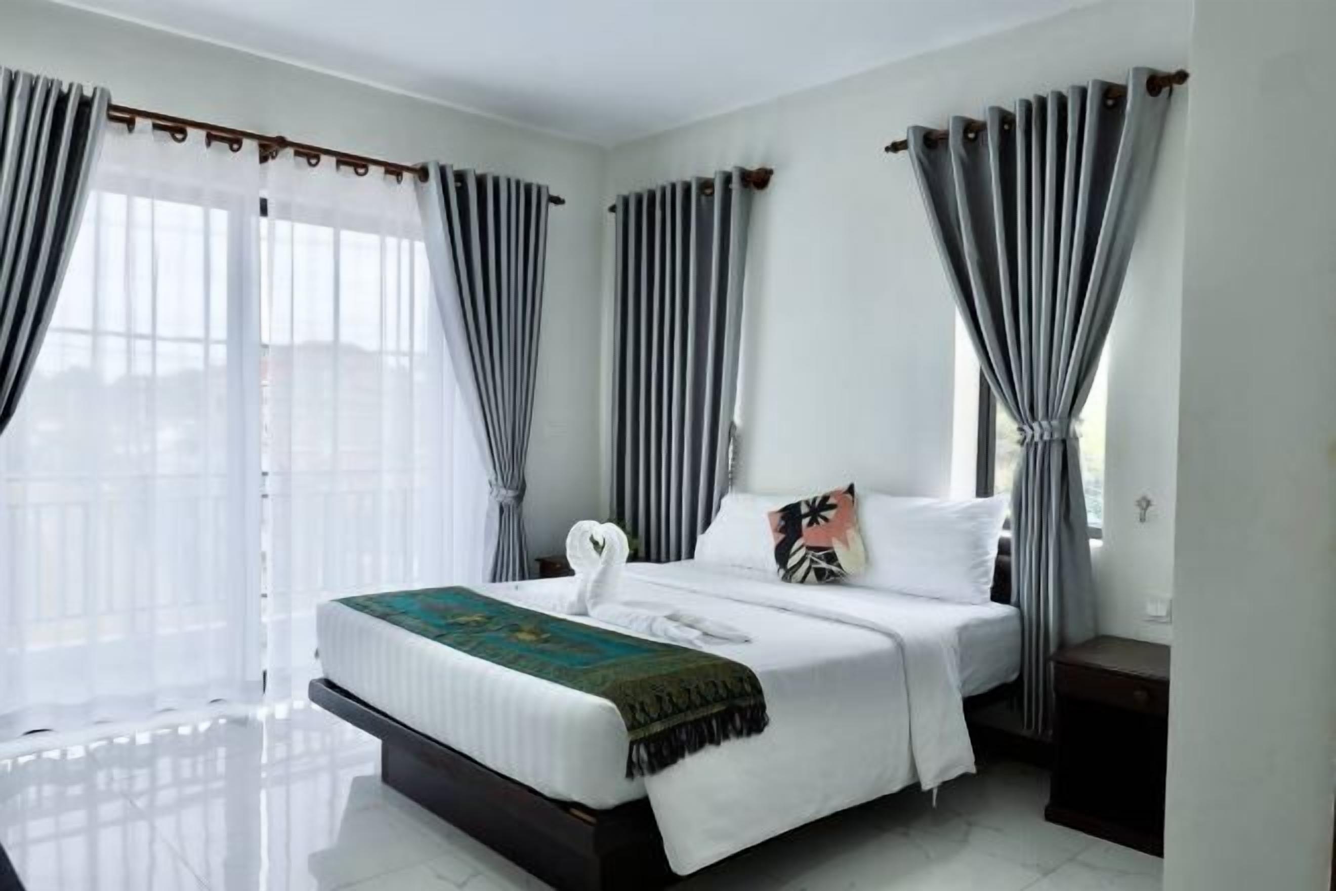 Desk, laptop workspace, free WiFi