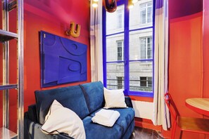 Apartment | Living area - Cosy, Colourful Studio for 2 - Heart of "marais" (Paris)