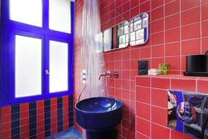 Apartment | Bathroom | Shampoo - Cosy, Colourful Studio for 2 - Heart of "marais" (Paris)