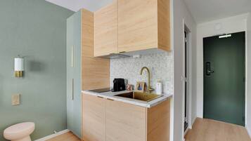 Apartment | Bathroom | Hair dryer, towels, shampoo