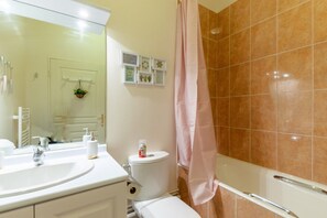 Apartment | Bathroom