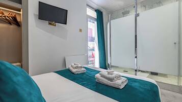 Apartment | 1 bedroom, bed sheets