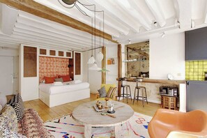 1 bedroom, bed sheets