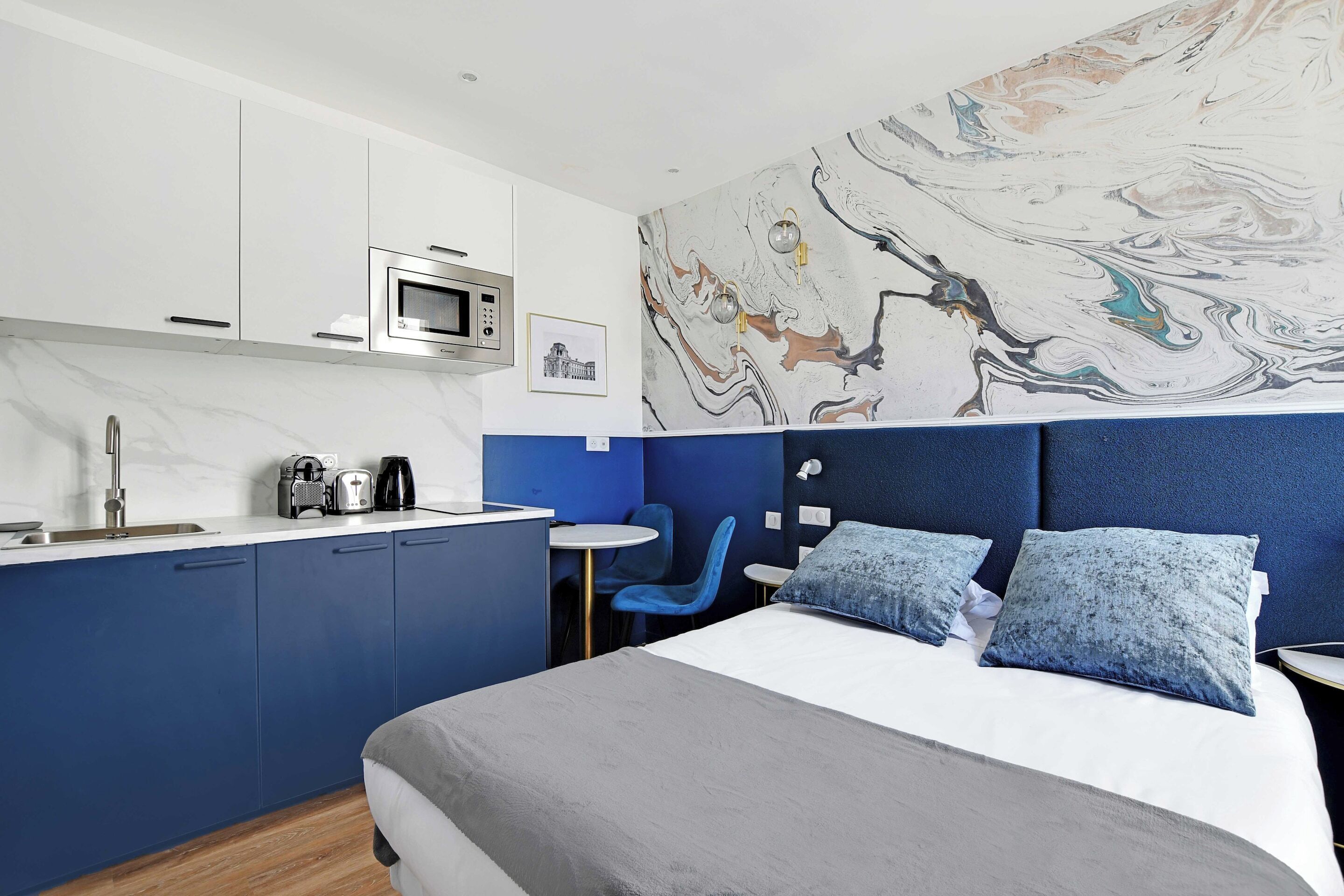 1 habitación y espacio para trabajar con laptop 