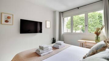 Apartment | 1 bedroom, laptop workspace, iron/ironing board, bed sheets