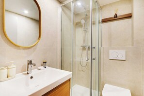 Apartment | Bathroom