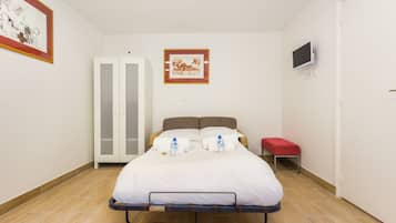 Apartment | 1 bedroom, bed sheets