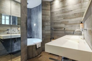 Apartment | Bathroom - Quiet Studio for 4 People - Passy (Paris)