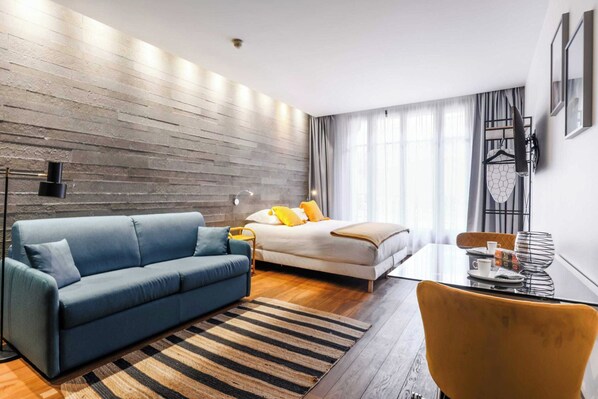 Apartment | Living area - Quiet Studio for 4 People - Passy (Paris)