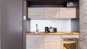 Apartamento | Cozinha privada | Talheres/pratos/utensílios de cozinha