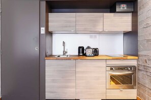 Apartment | Private kitchen - Quiet Studio for 4 People - Passy (Paris)