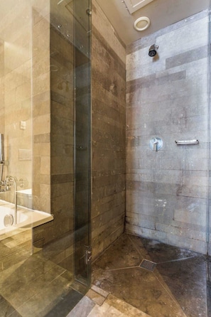 Apartment | Bathroom