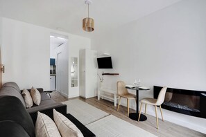 Apartment | Living area - Magnificent Studio - 2P - Near Bastille (Paris)